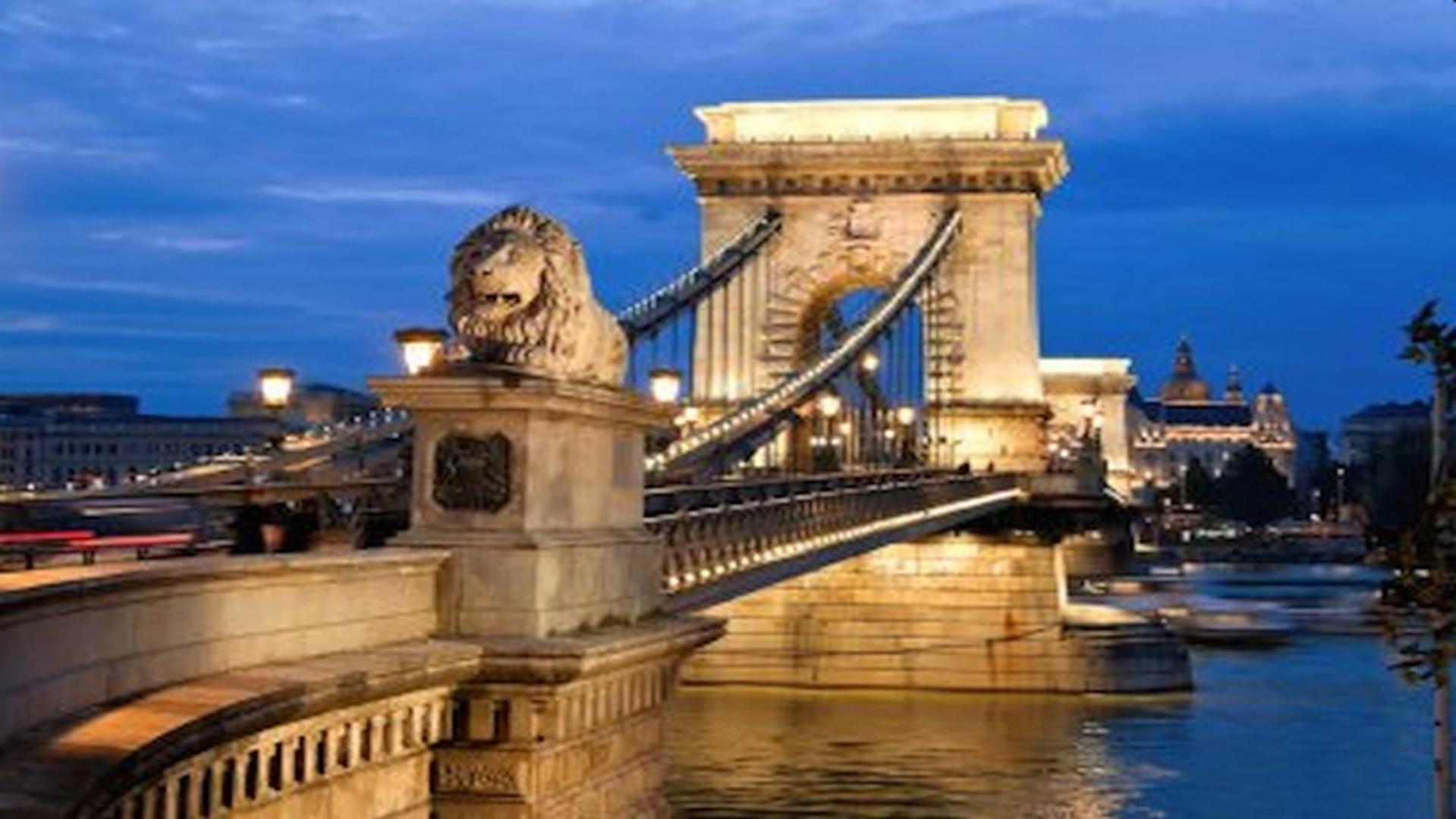 Budacastle Panoramic Luxurious Family Apt, Free Parking Included