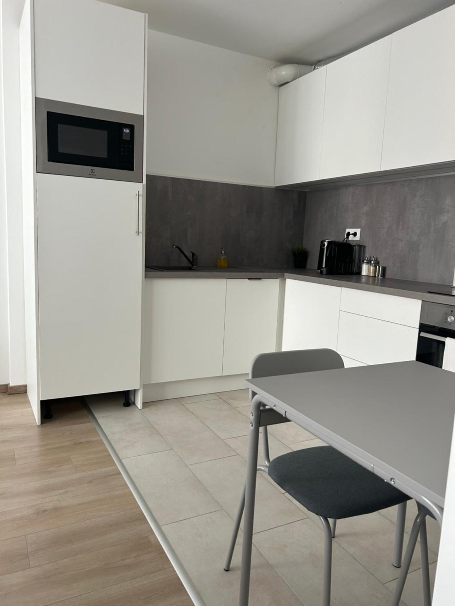 West Budapest-edge Of Downtown-free Parking