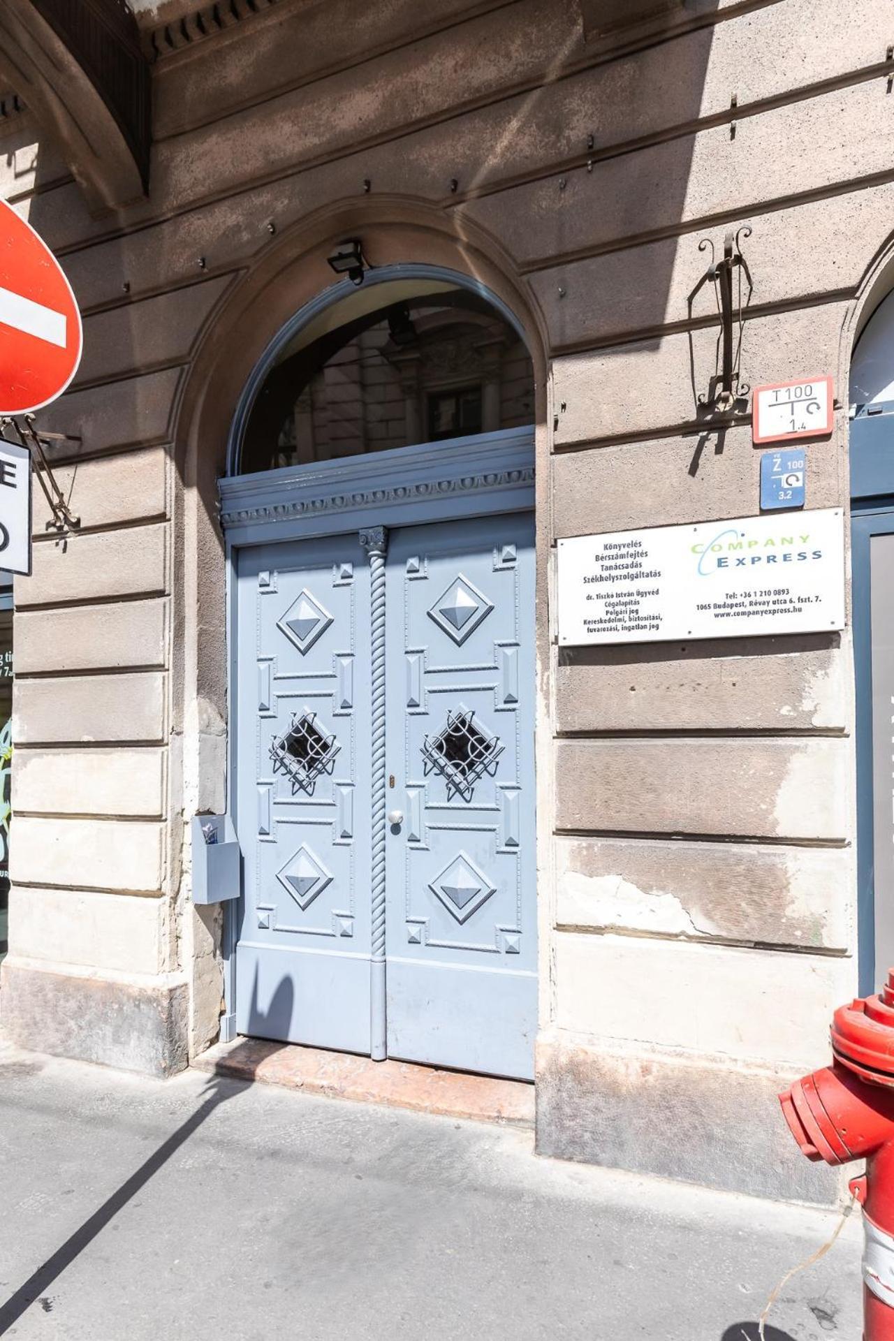 Writer's Place - Downtown Opera Budapest