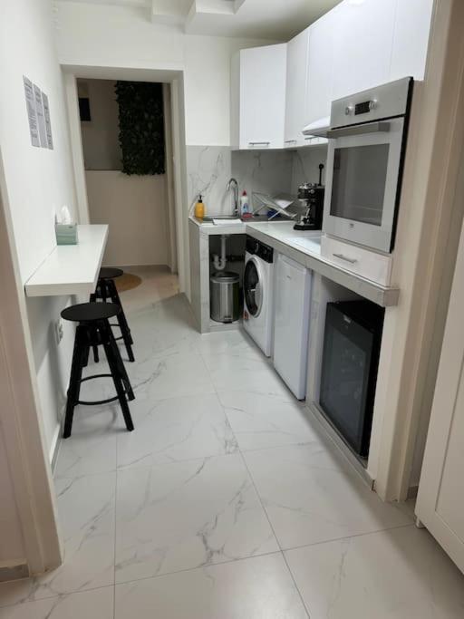 New Downtown With Hydromassage Shower, Terrace & Ac Budapest