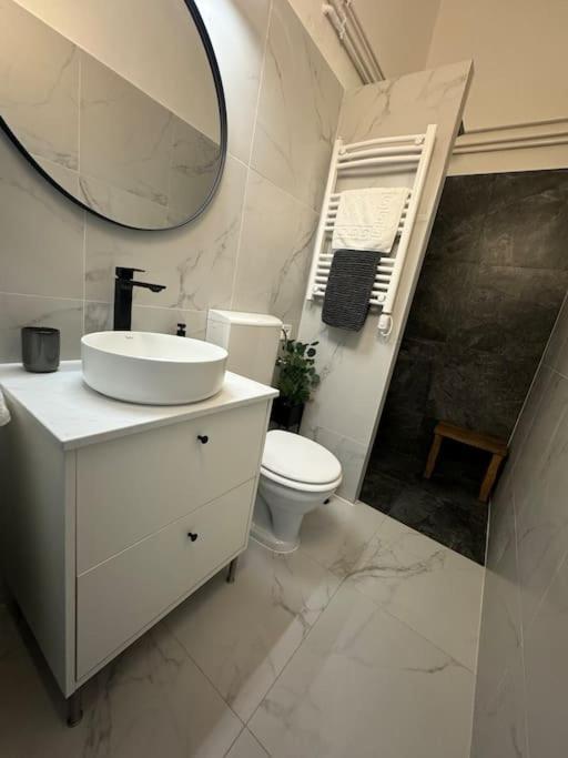 New Downtown With Hydromassage Shower, Terrace & Ac Apartmán