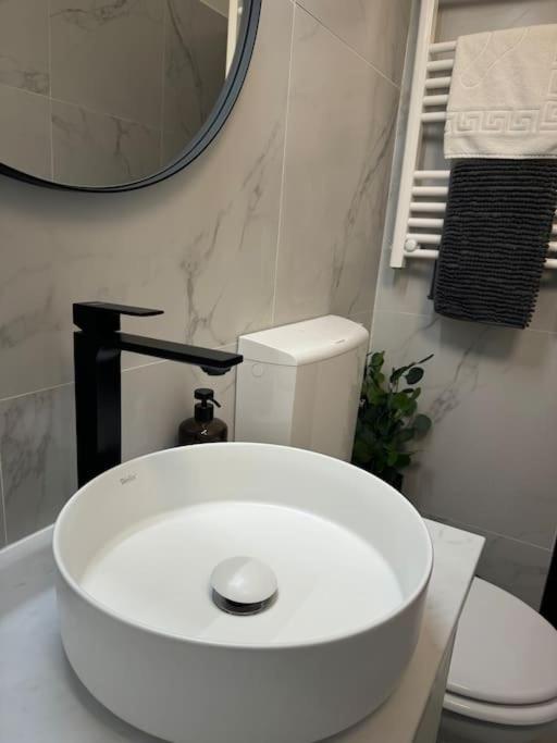 Apartmán New Downtown With Hydromassage Shower, Terrace & Ac