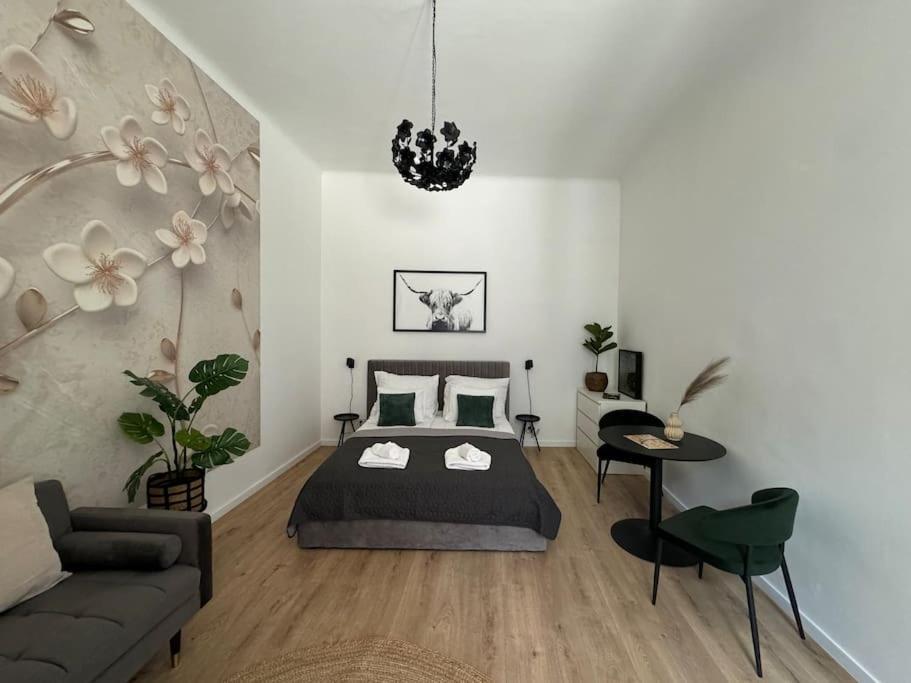 New Downtown With Hydromassage Shower, Terrace & Ac Apartment Budapest