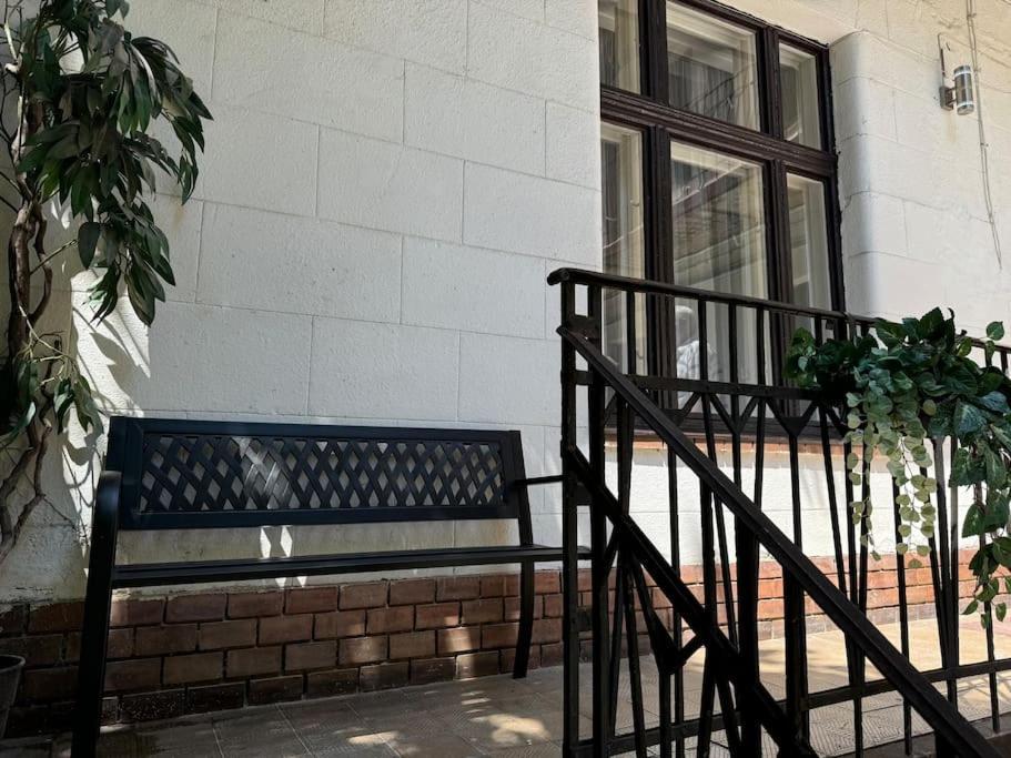 New Downtown With Hydromassage Shower, Terrace & Ac Budapeszt