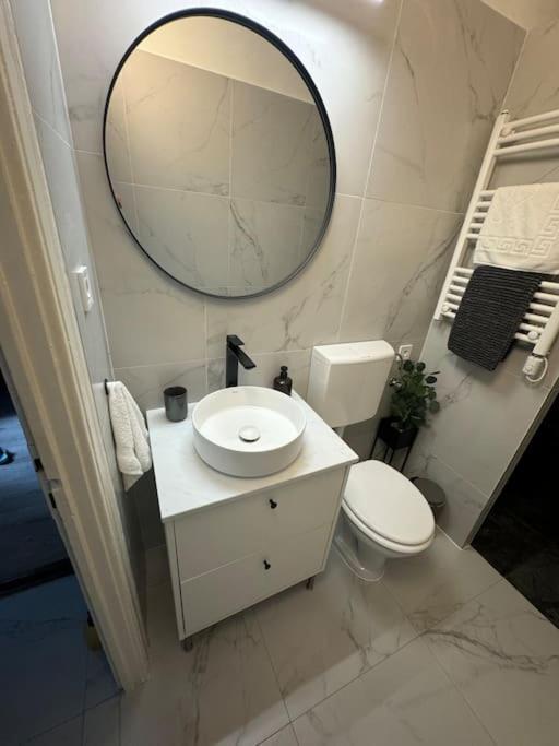 New Downtown With Hydromassage Shower, Terrace & Ac Budapest