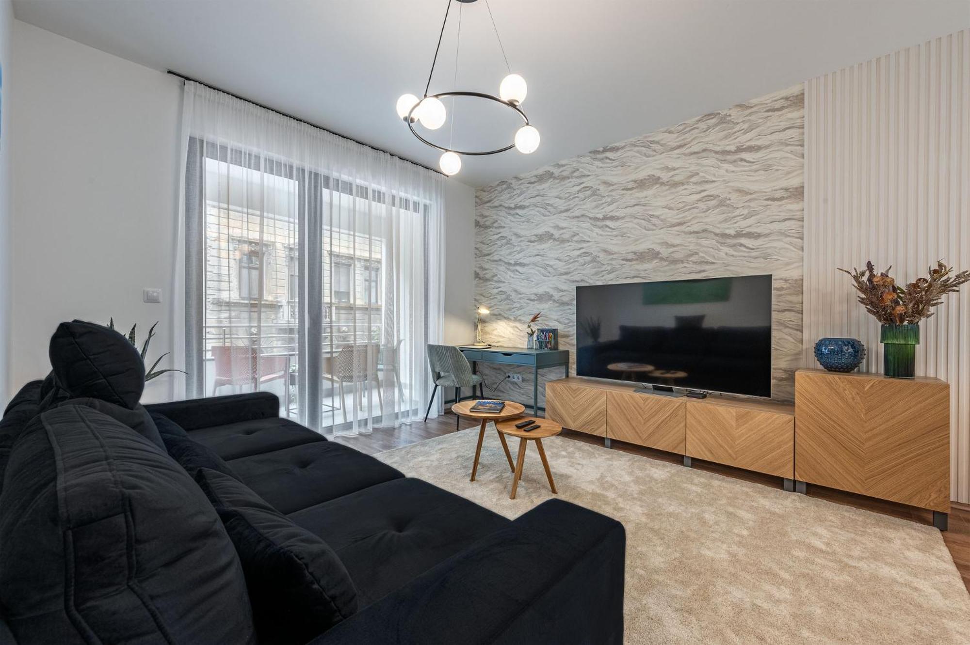 3 Bedroom W Garage And Balcony Budapest