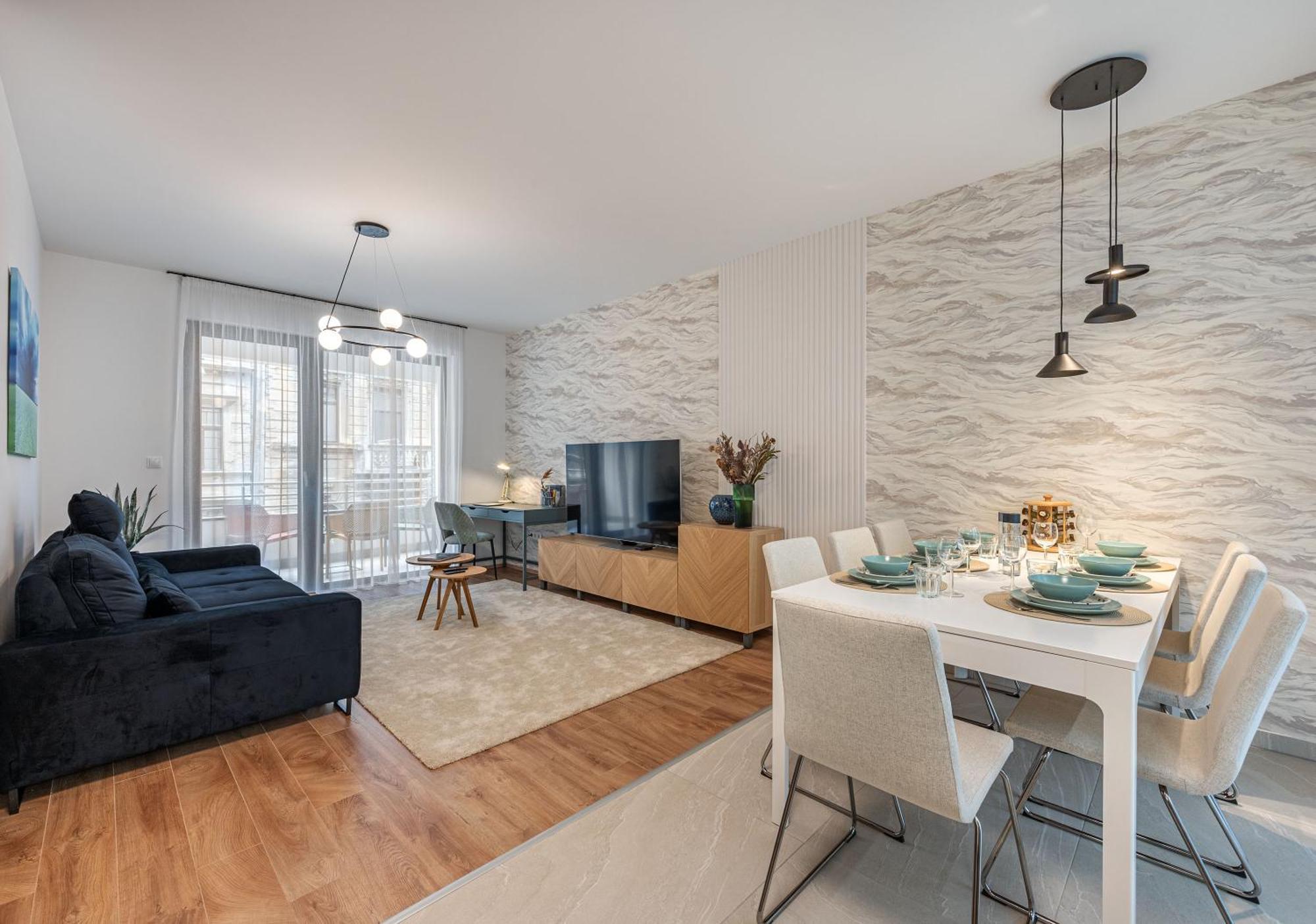 3 Bedroom W Garage And Balcony *