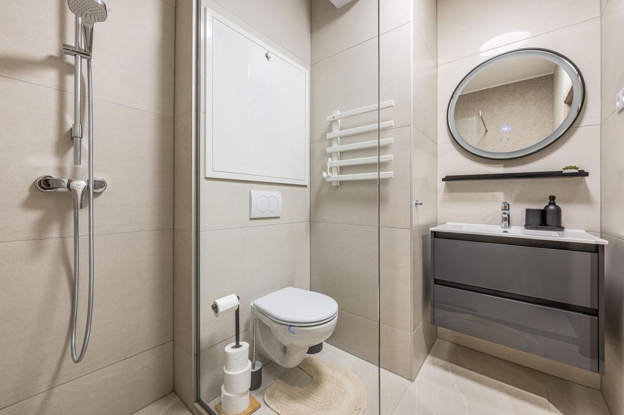 3 Bedroom W Garage And Balcony *