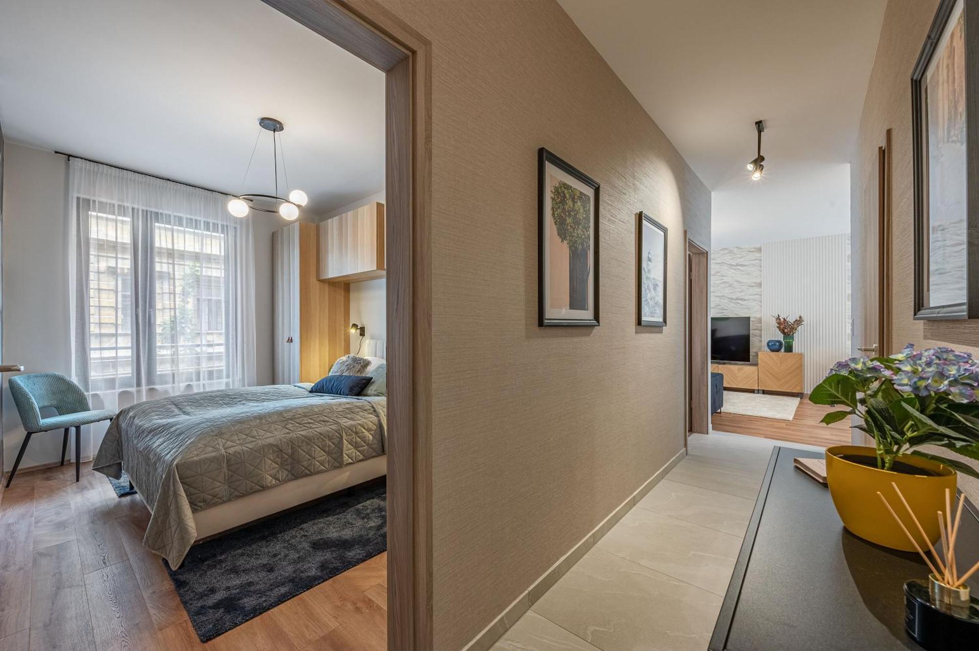 3 Bedroom W Garage And Balcony * Budapest