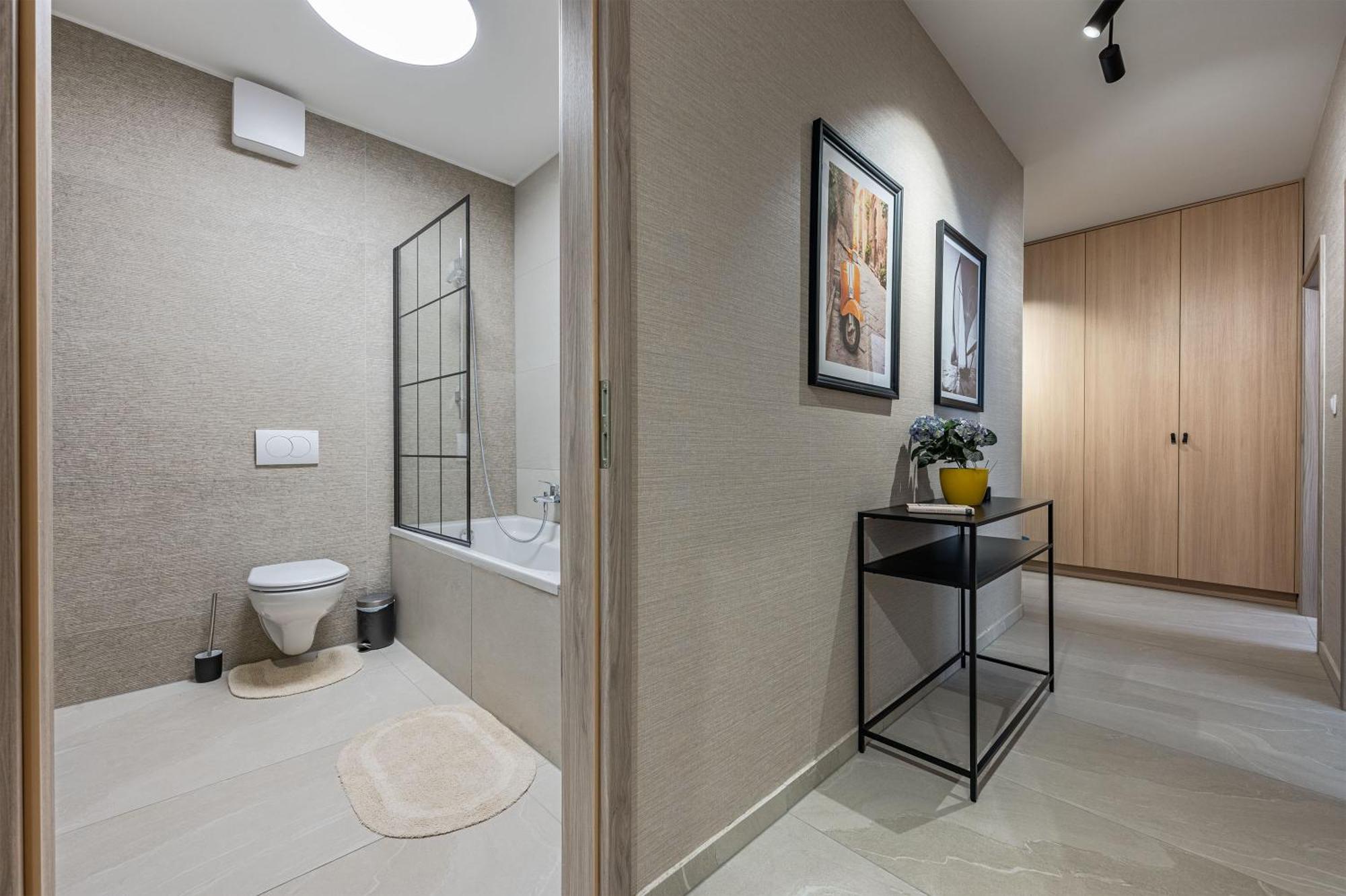 3 Bedroom W Garage And Balcony Appartement