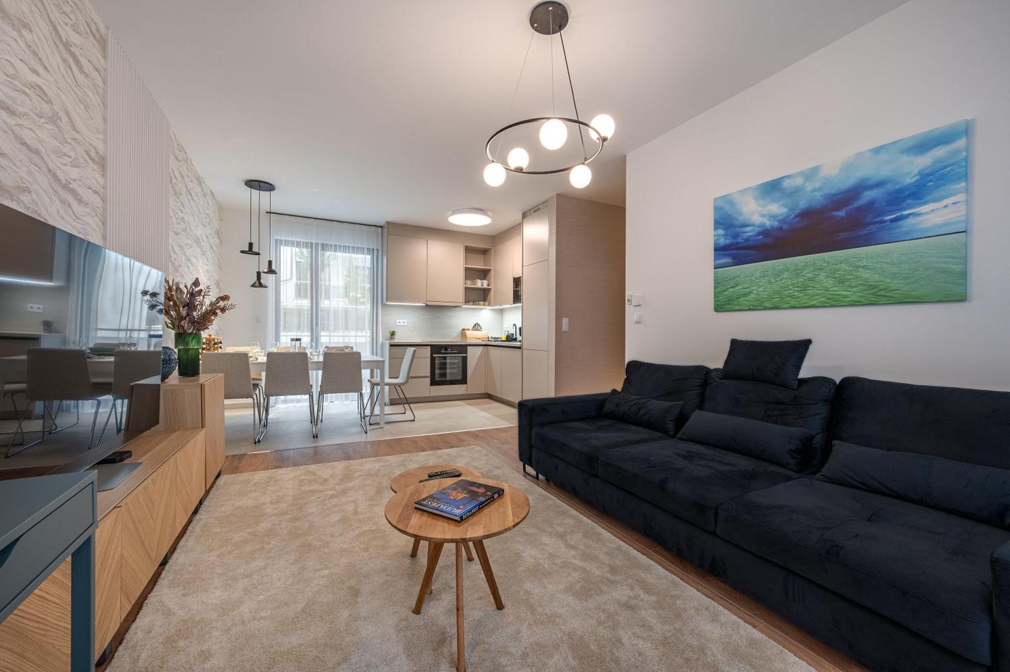 Appartement 3 Bedroom W Garage And Balcony *