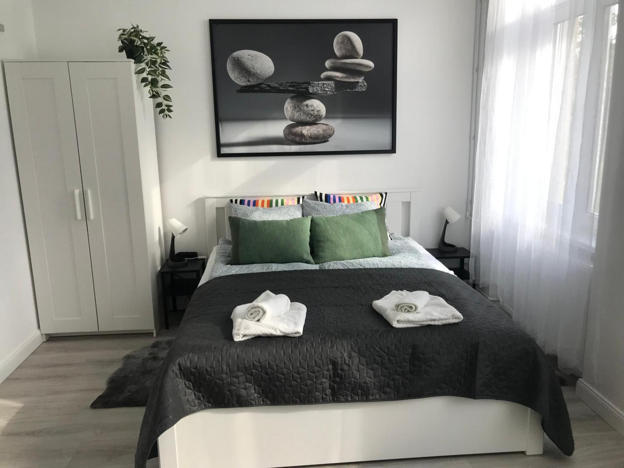 Apartman Beautiful Newly Refurbished Studio,fully Equipped Walking Distance To The Park Where Will Find The World Famous Szechenyi Thermal Bath Spa, Museums , And The Capital Circus , Ac, Smart Tv, High Speed Internet *