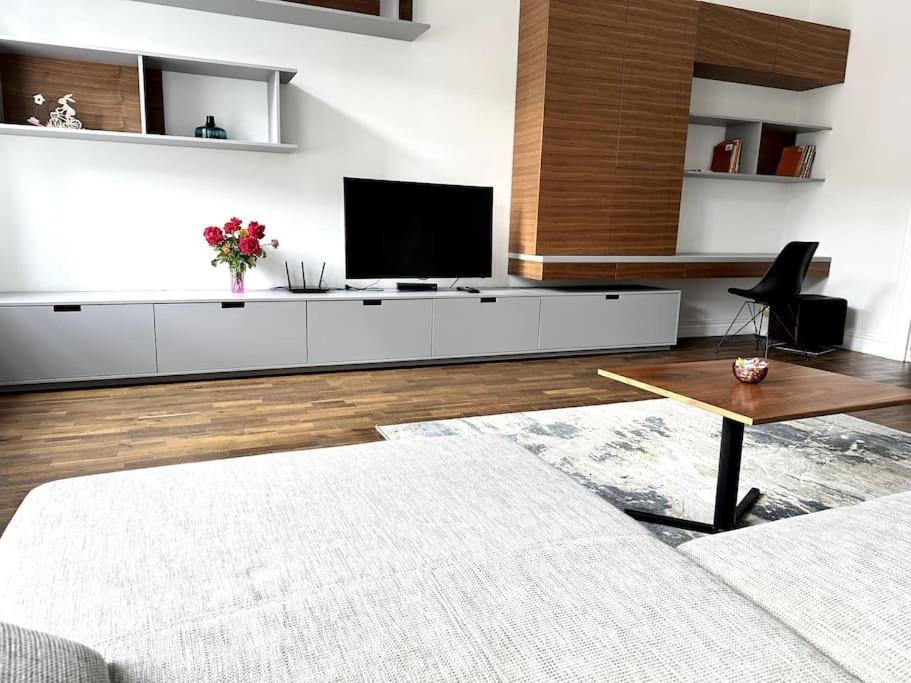 Lägenhet Luxury Flat In Downtown With Free Parking *