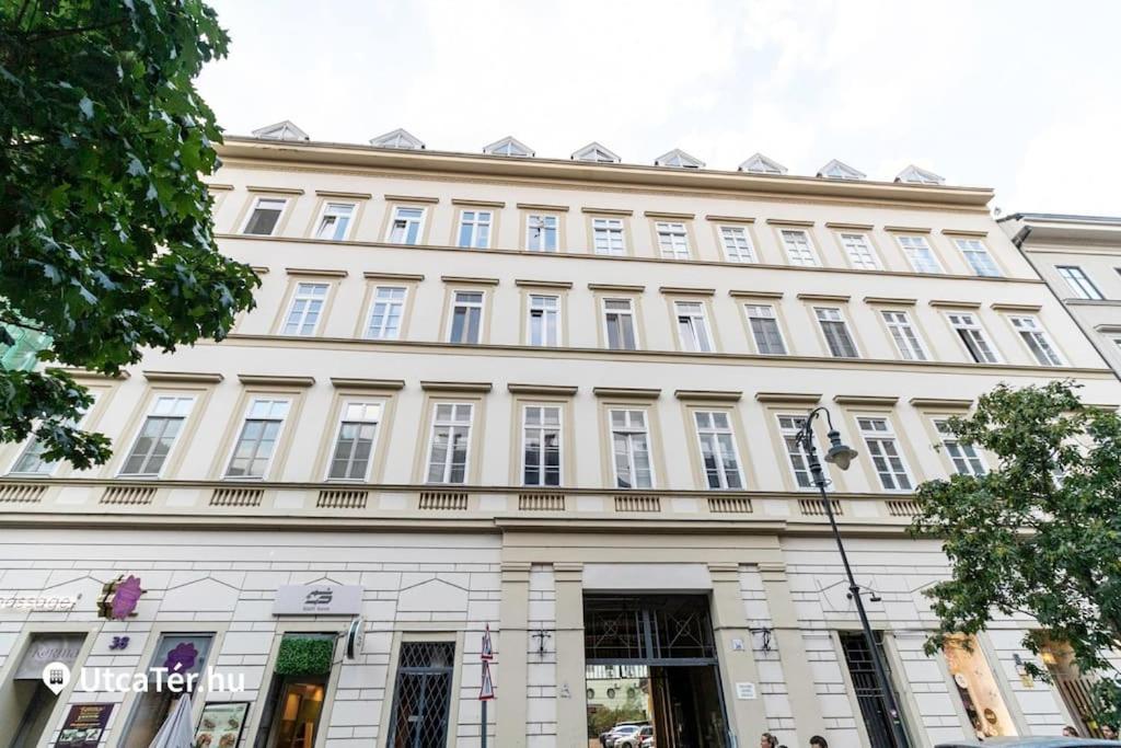 Luxury Flat In Downtown With Free Parking Lägenhet *