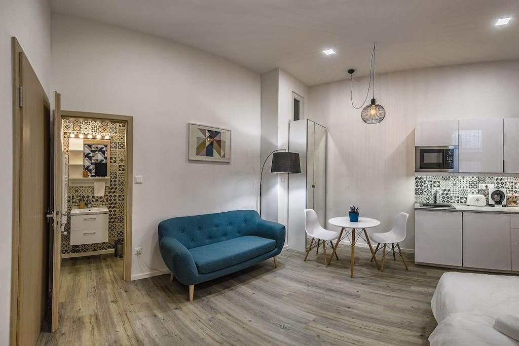 Glam Downtown Apartment *