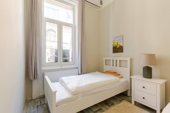 For Rent In Centre Apartament *