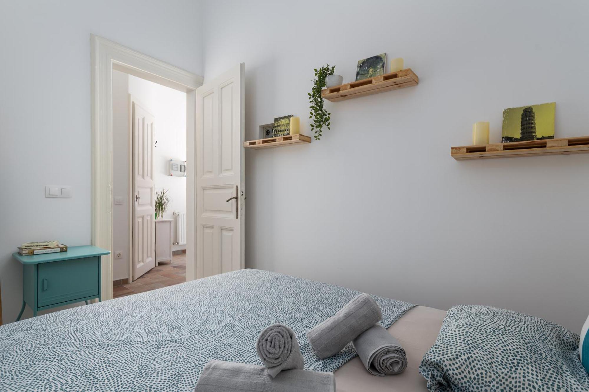 Vintage Loft - Free Private Parking - Metro - Tram - Ac