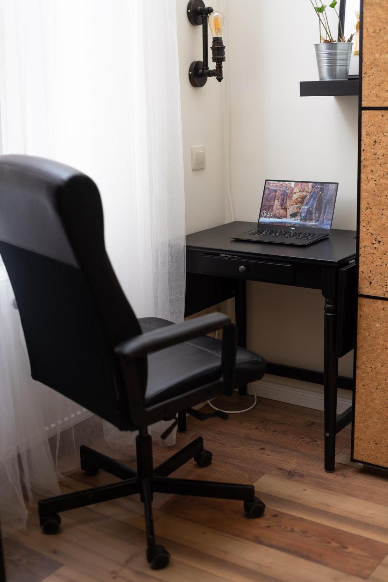 Vintage Loft - Free Private Parking - Metro - Tram - Ac *