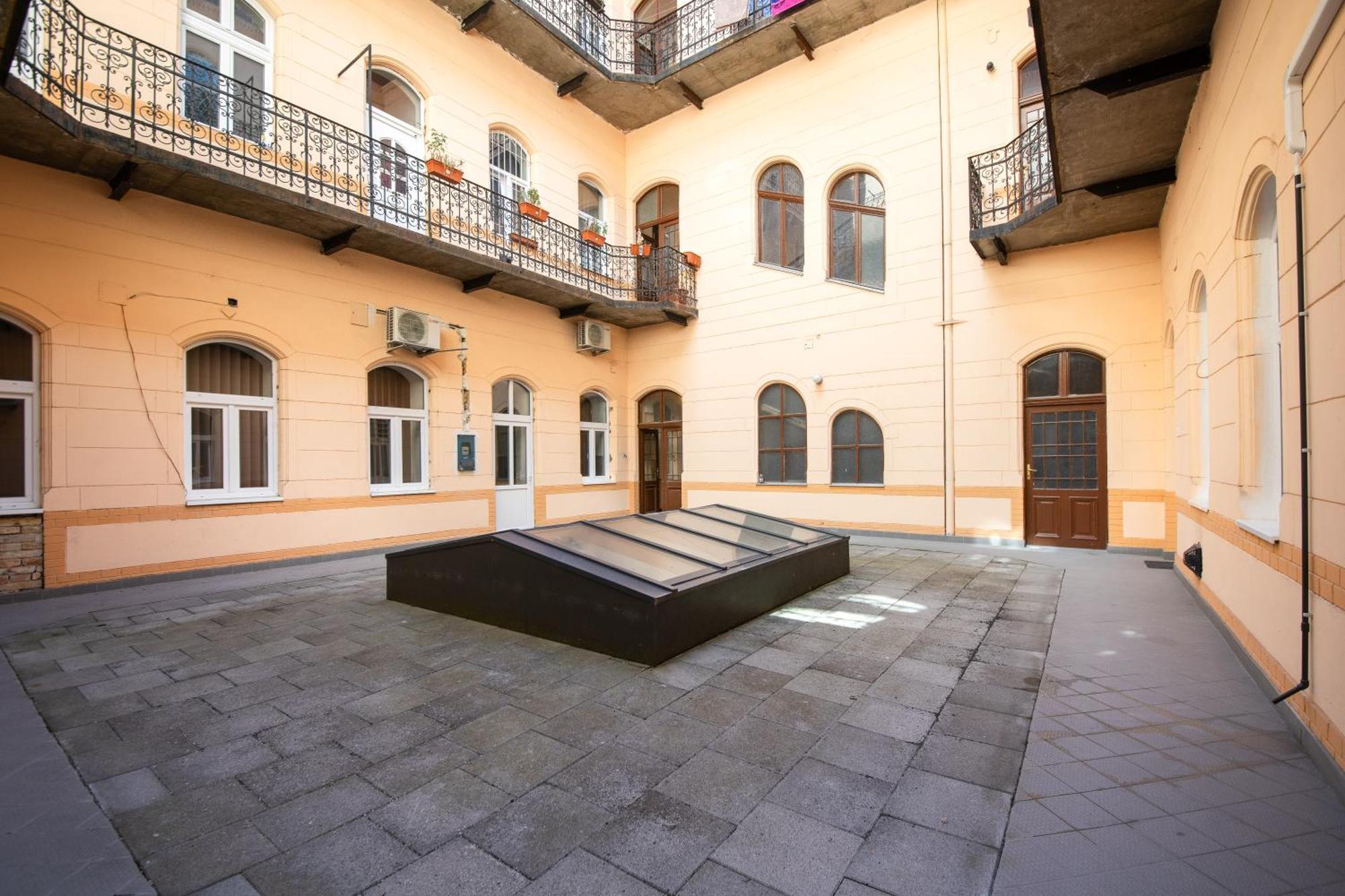 Vintage Loft - Free Private Parking - Metro - Tram - Ac