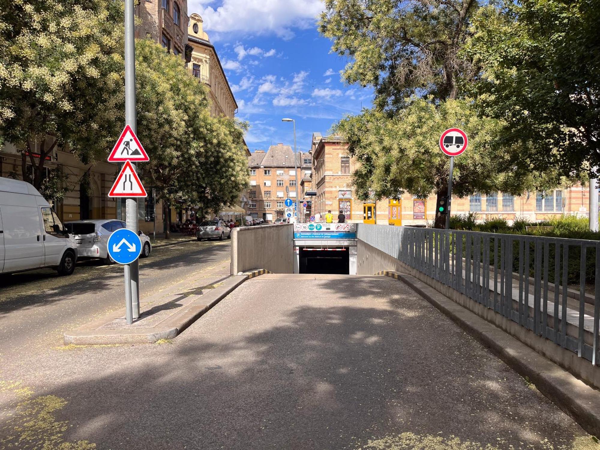 Vintage Loft - Free Private Parking - Metro - Tram - Ac Apartment