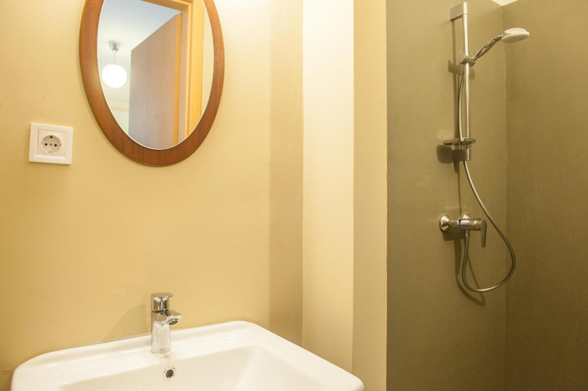 Spacious 2 Story Loft W Balcony Near Opera, Andrassy Lägenhet *