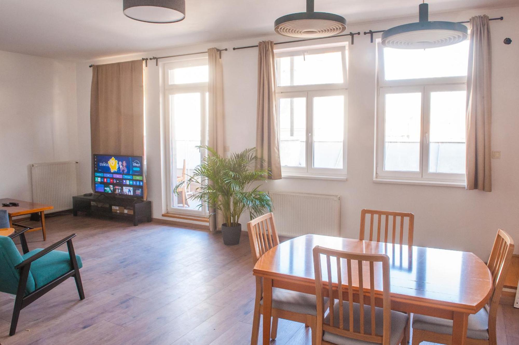 Spacious 2 Story Loft W Balcony Near Opera, Andrassy Lägenhet Budapest