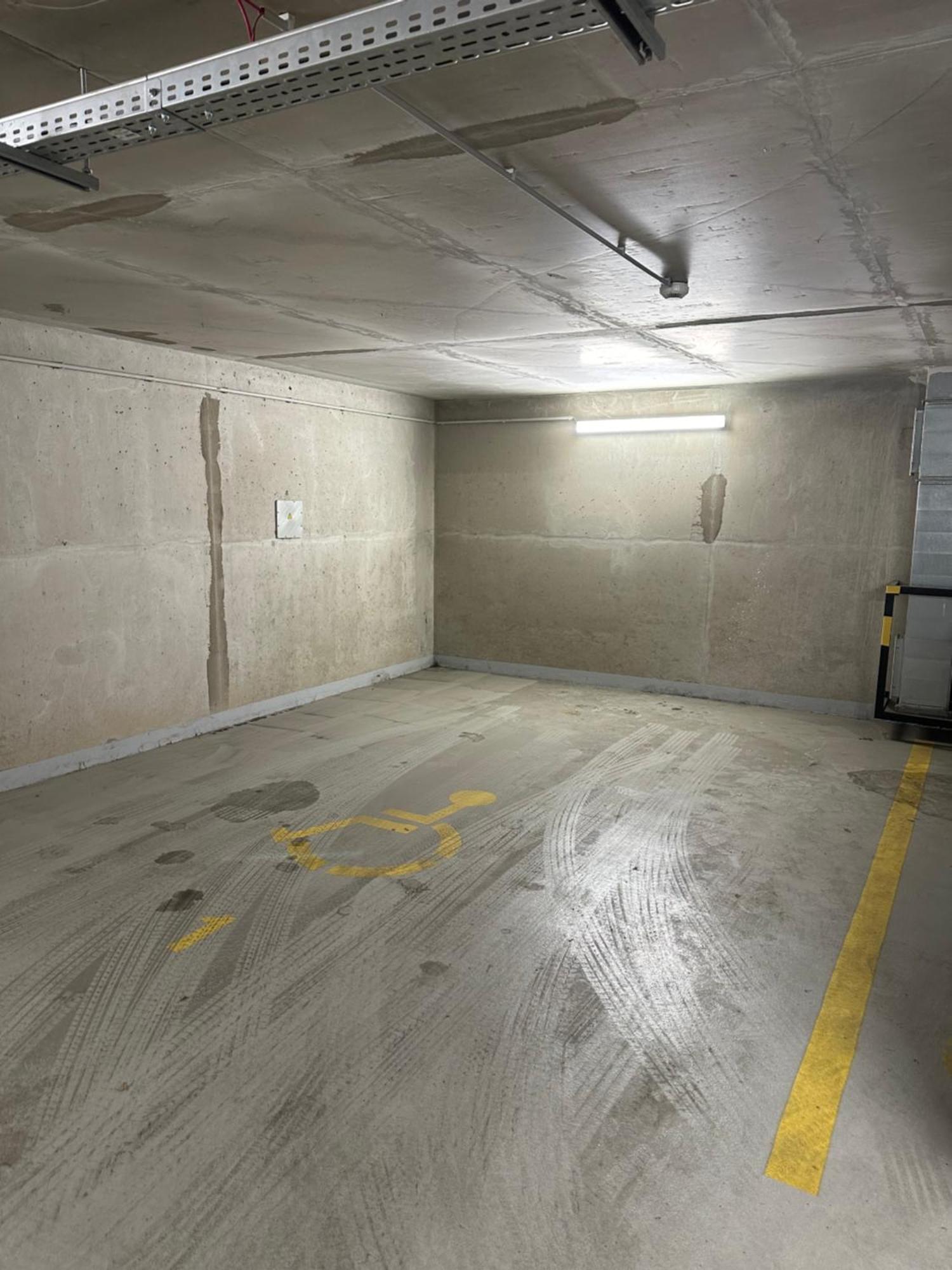Apartment Design Near Park With Free Parking