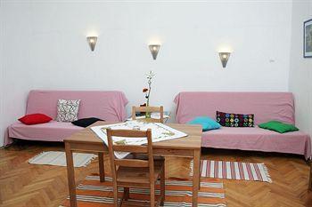 Alkotmany Street Hotel *