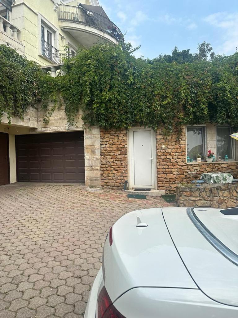View Small House Free Parking Self Check-in Apartment Budapest