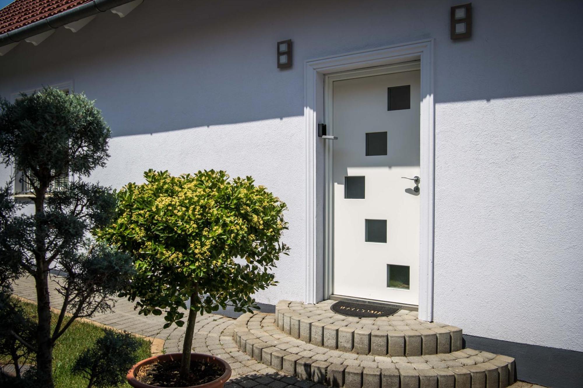 D12 Apartment *