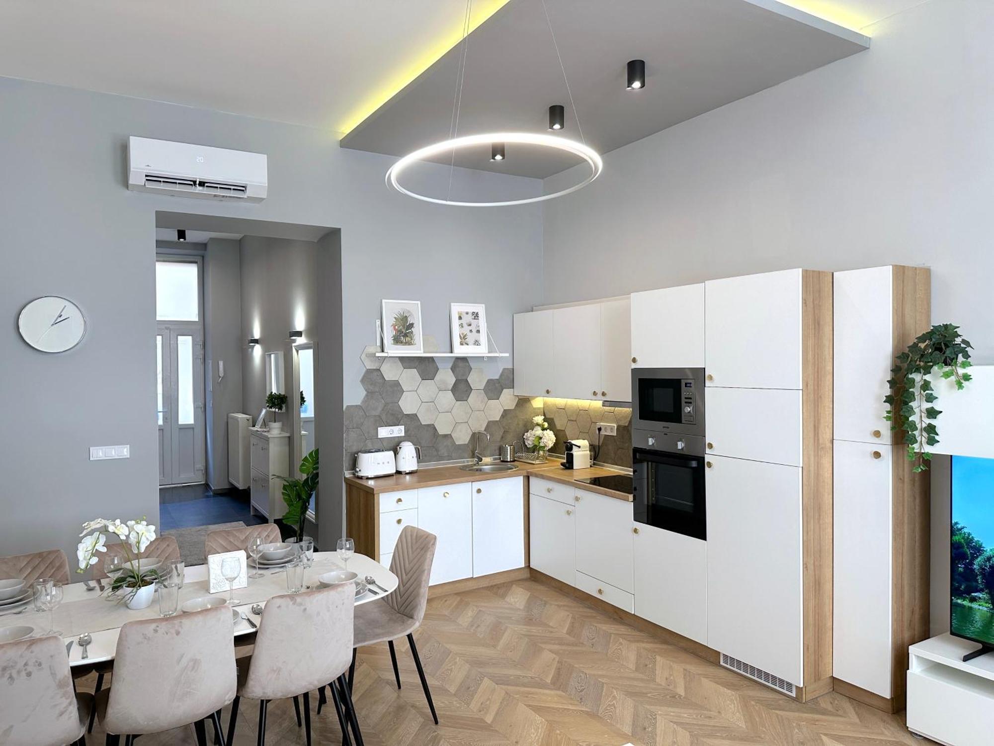 Lovely 3-bedroom In Downtown With Modern Design And Ac