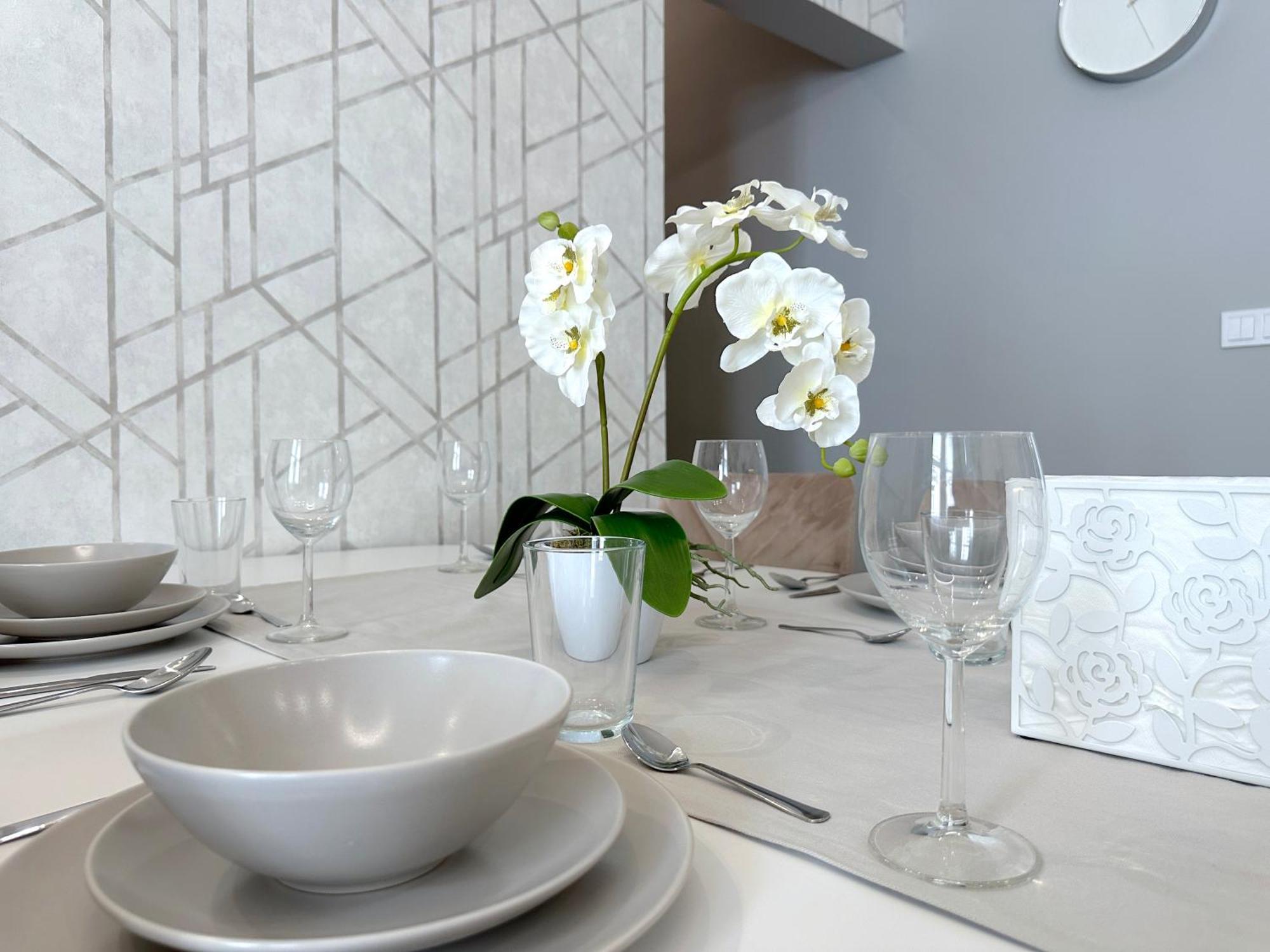 Apartament Lovely 3-bedroom In Downtown With Modern Design And Ac