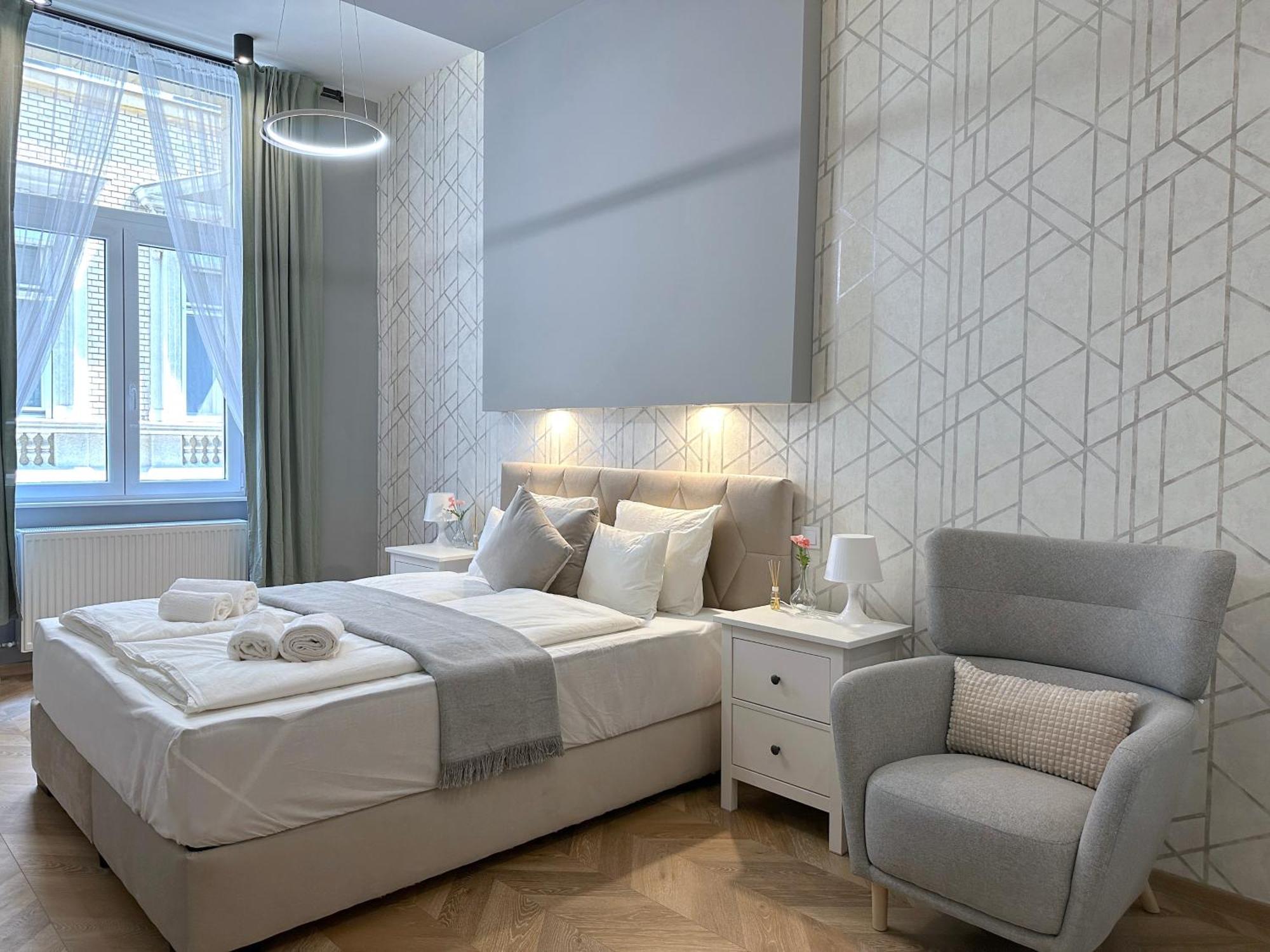 Lägenhet Lovely 3-bedroom In Downtown With Modern Design And Ac Budapest