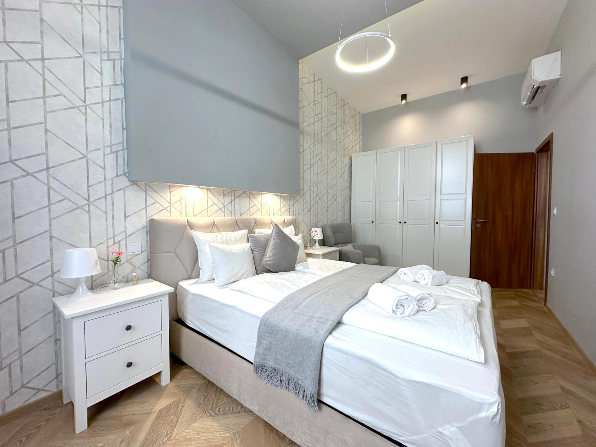 Lovely 3-bedroom In Downtown With Modern Design And Ac Lägenhet
