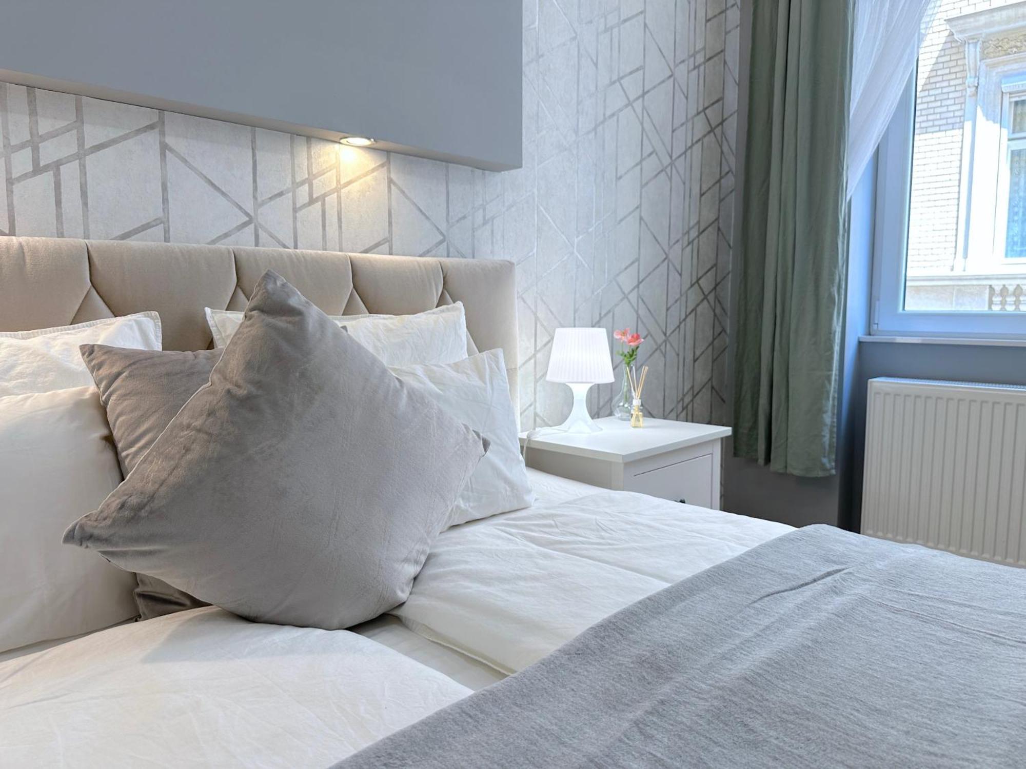 Lovely 3-bedroom In Downtown With Modern Design And Ac Budapest