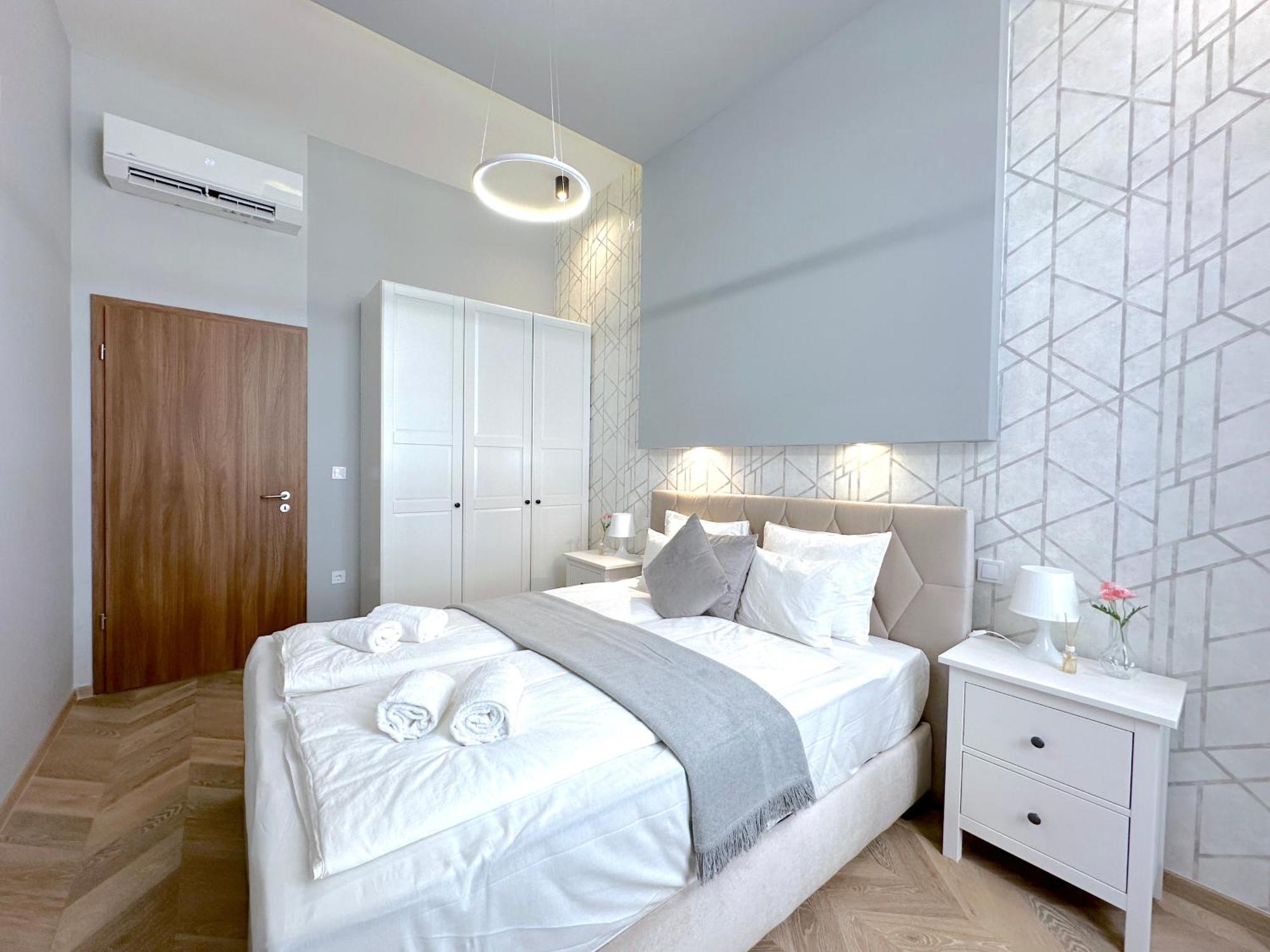 Lovely 3-bedroom In Downtown With Modern Design And Ac Budapest
