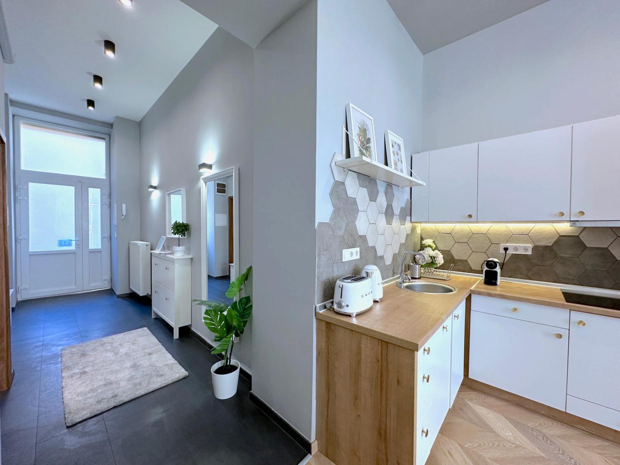 Lovely 3-bedroom In Downtown With Modern Design And Ac Budapeszt