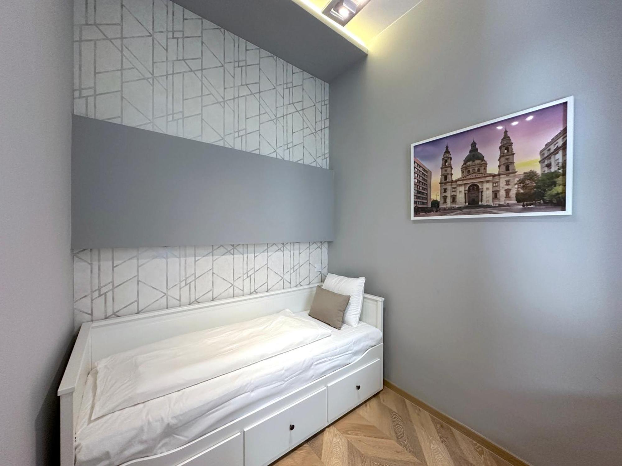 Lovely 3-bedroom In Downtown With Modern Design And Ac *