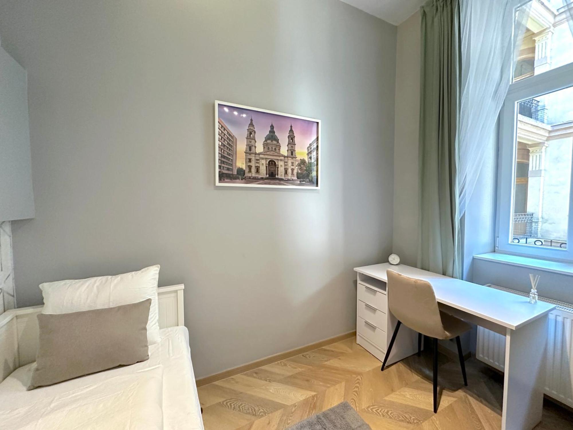 Lovely 3-bedroom In Downtown With Modern Design And Ac