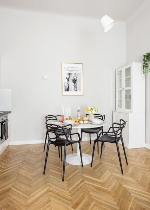 Dream In Budapest-steps To Budaeye &fashionst Budapest