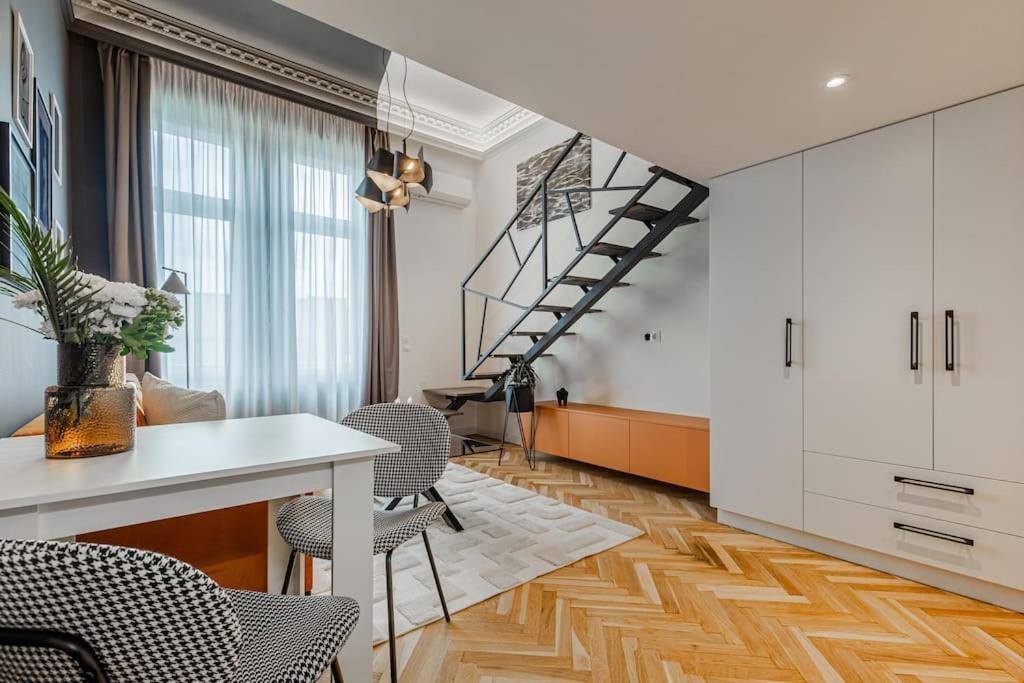 Apartamento Xiii Shades Pink Flamingo