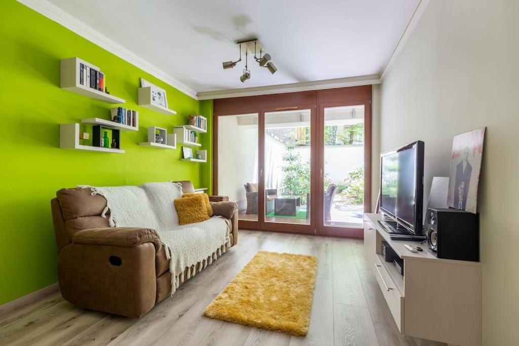Charming With Quiet Garden In Downtown Budapest
