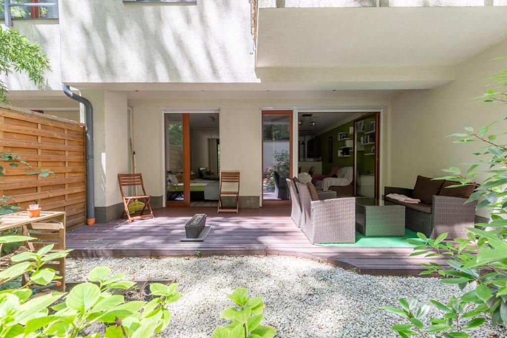 Charming With Quiet Garden In Downtown *