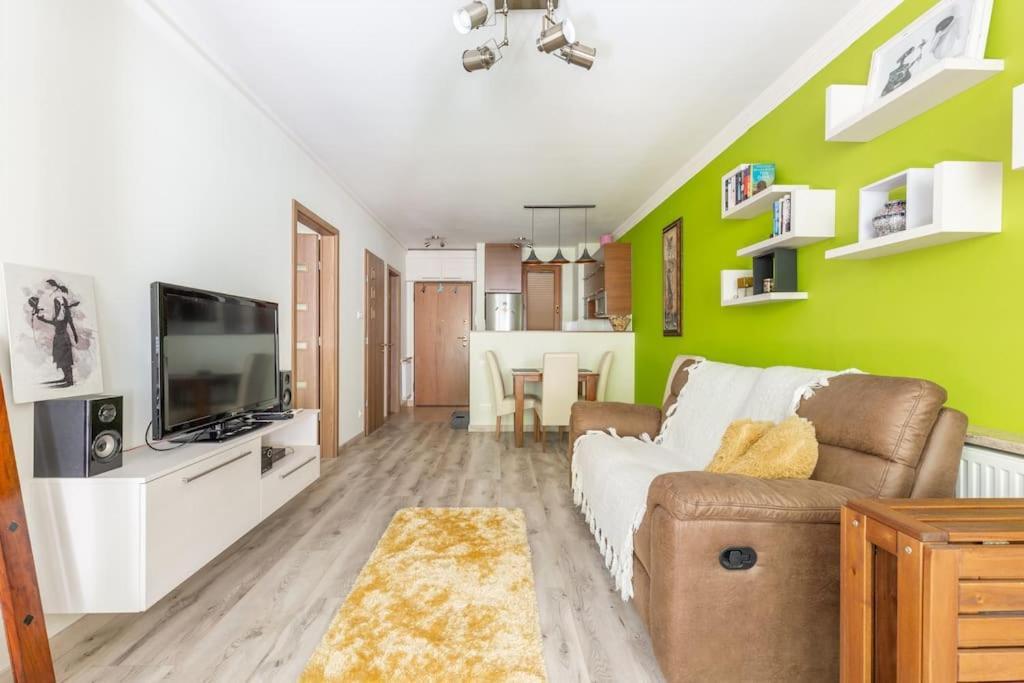 Charming With Quiet Garden In Downtown