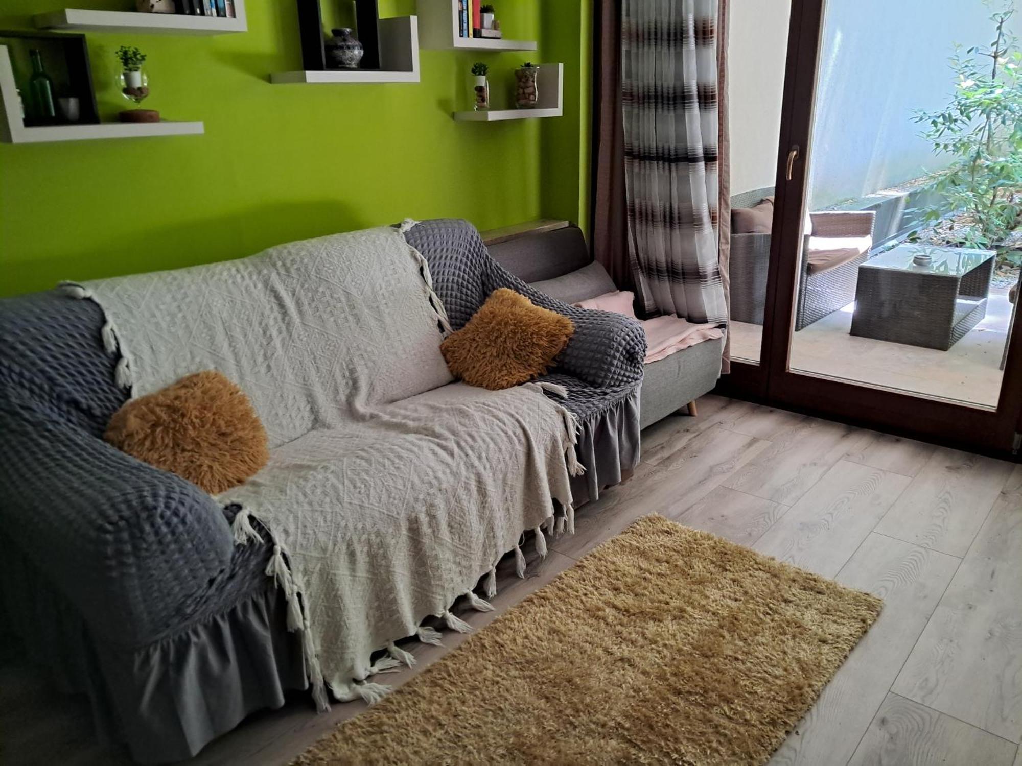 Charming With Quiet Garden In Downtown