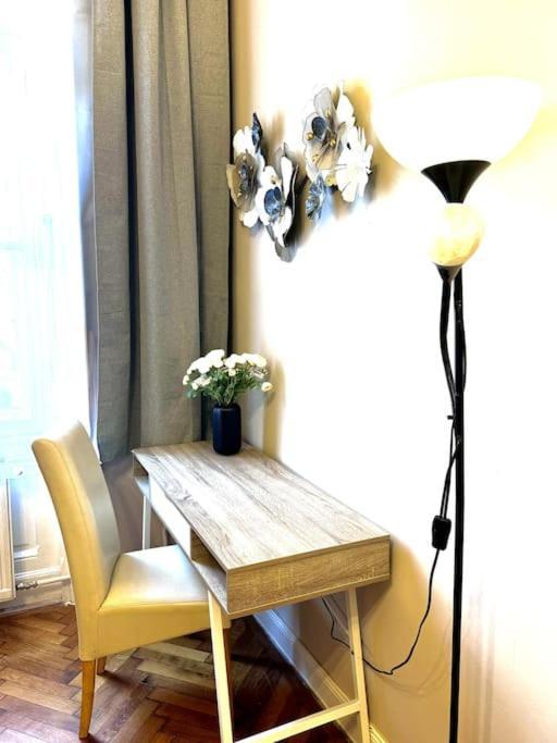 L4 Centre Stylish Flat *