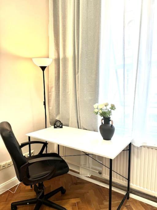 L3 Centre Stylish Flat Ac Apartman