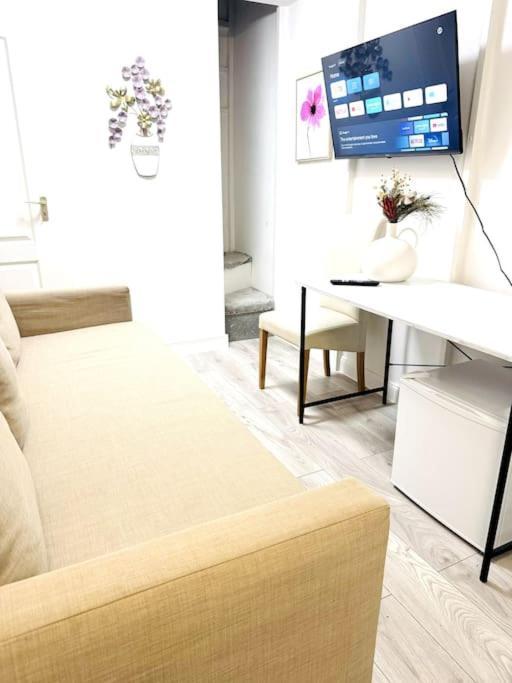 L2 Centre Loft With Ac Budapest