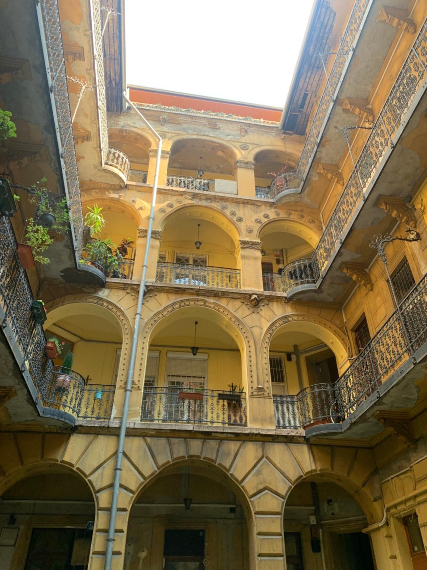 Small Cosy Near The Famous Westend Center Budapest