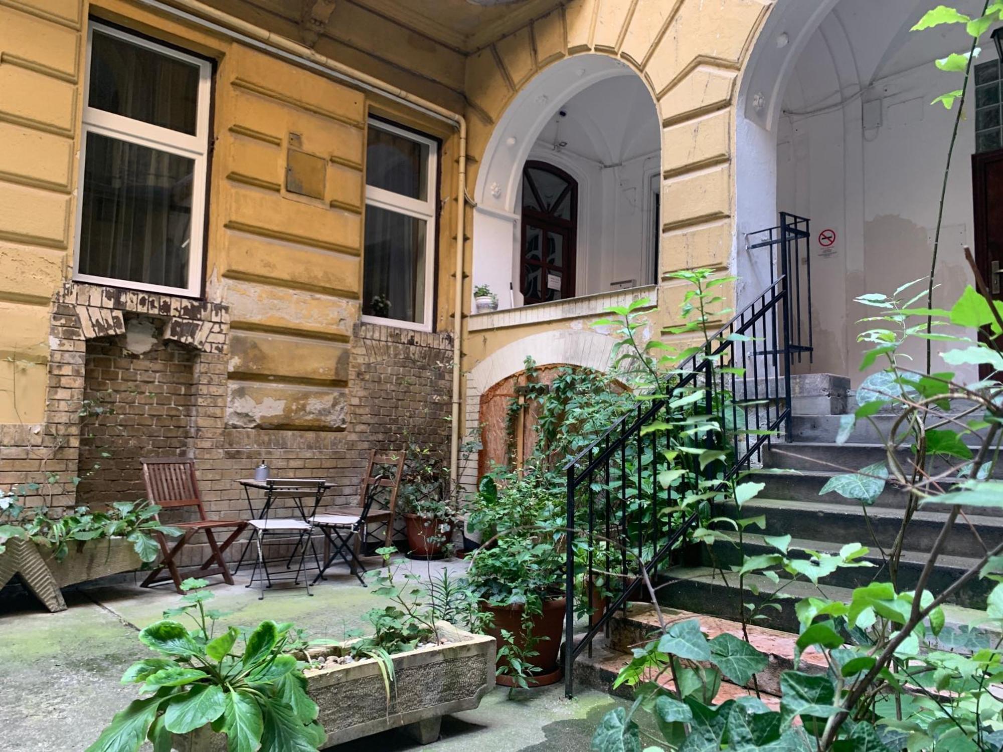 Small Cosy Near The Famous Westend Center